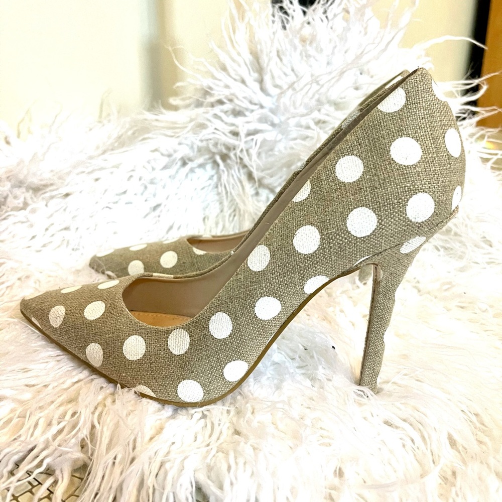 Guess Pumps